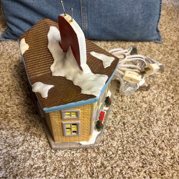 NIB Santa’s Workbench 3 Sons Appliance & TV store light up Christmas house - Picture 5 of 12